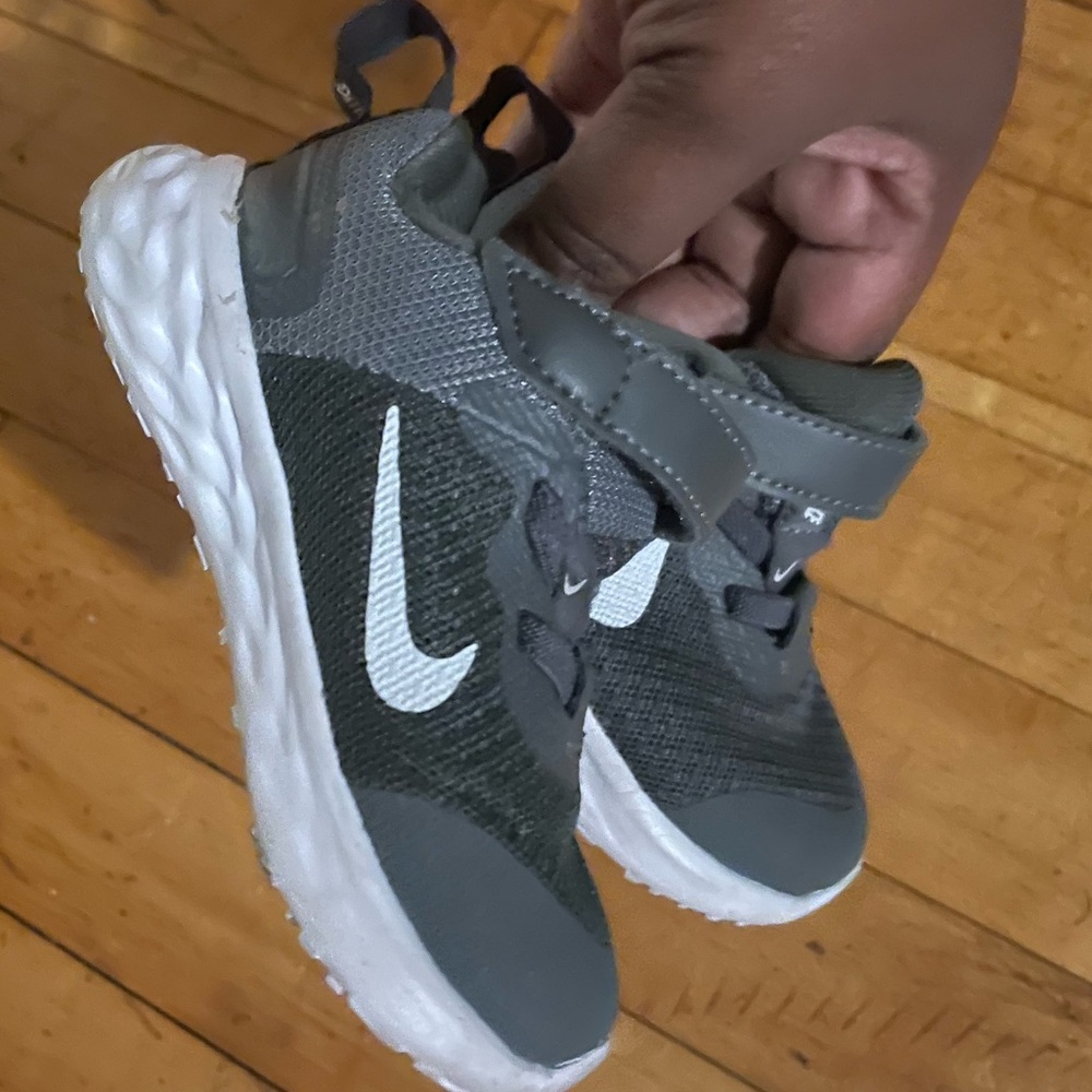NIKE Revolution 5 Toddler Sneakers SIZE 5